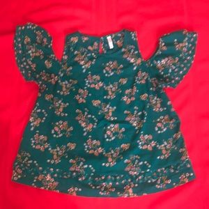 Green Floral Peekaboo Shoulder Blouse